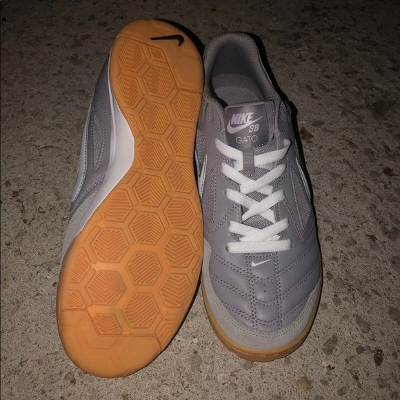 Athletic_Shoes